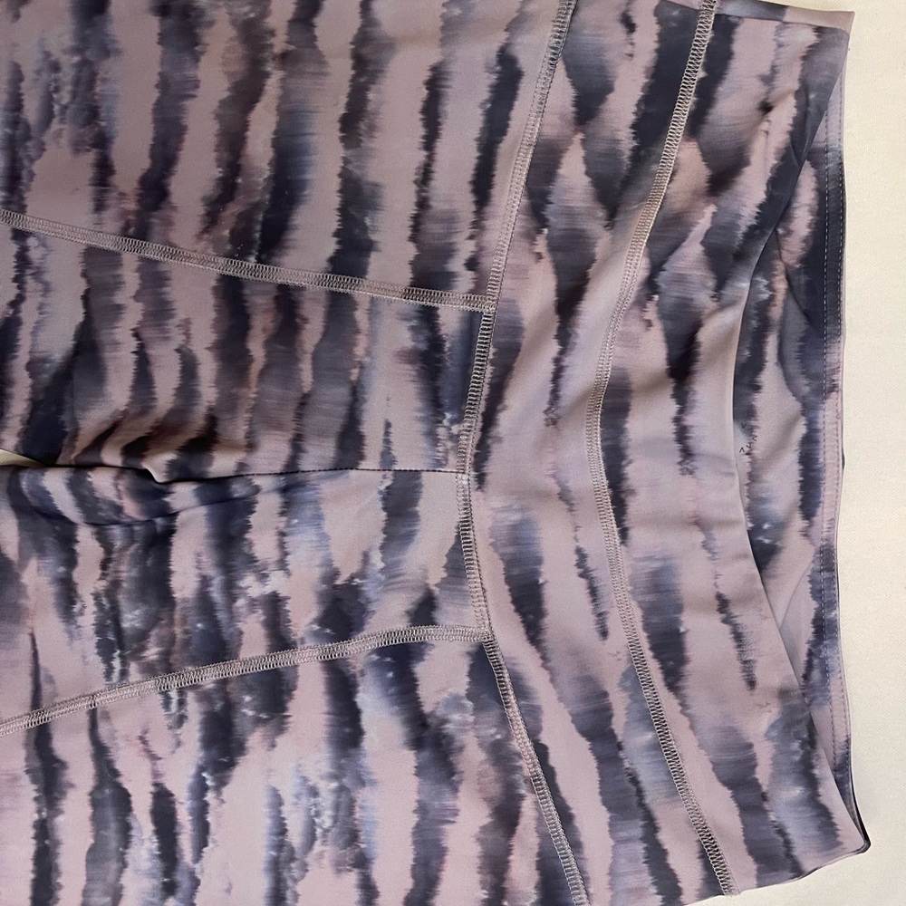 Varley Capri Leggings Womens M Purple Print High Rise Stretch Workout Activewear - Picture 5 of 6